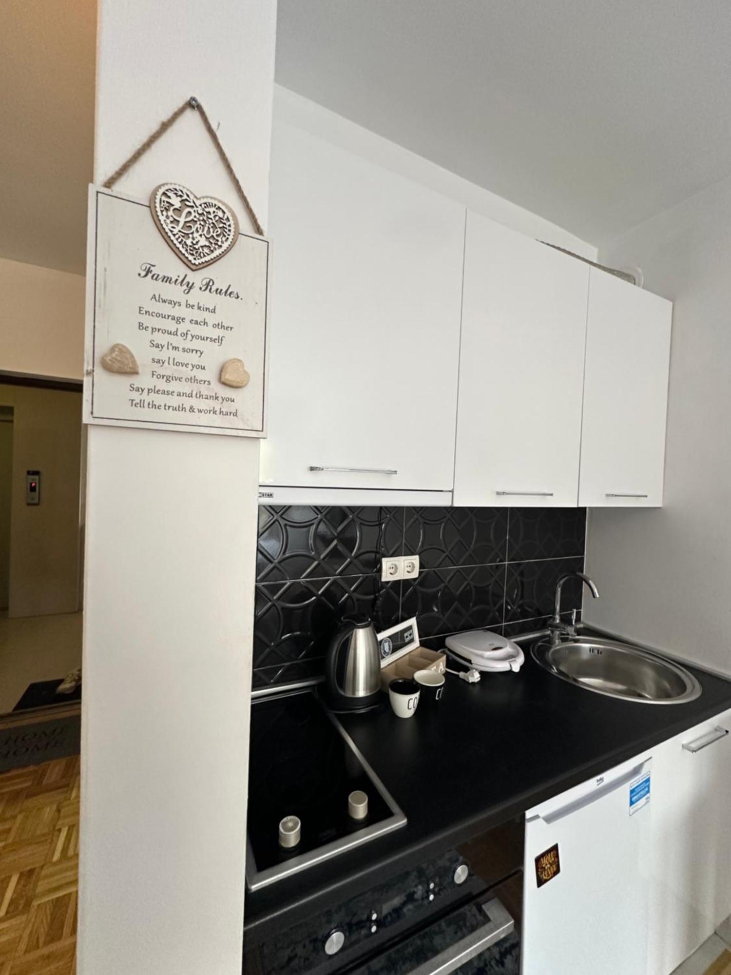 Apartment Guri Prisztina Zewnętrze zdjęcie